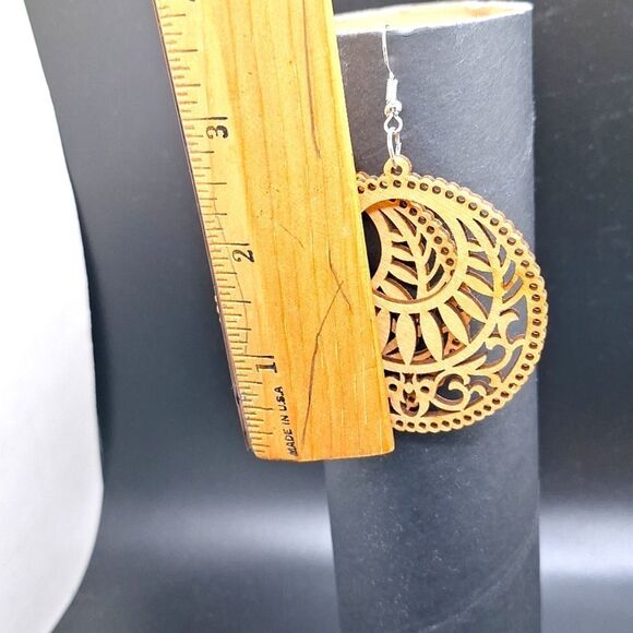 ROUND ornament style wood boho earrings - Picture 5 of 5